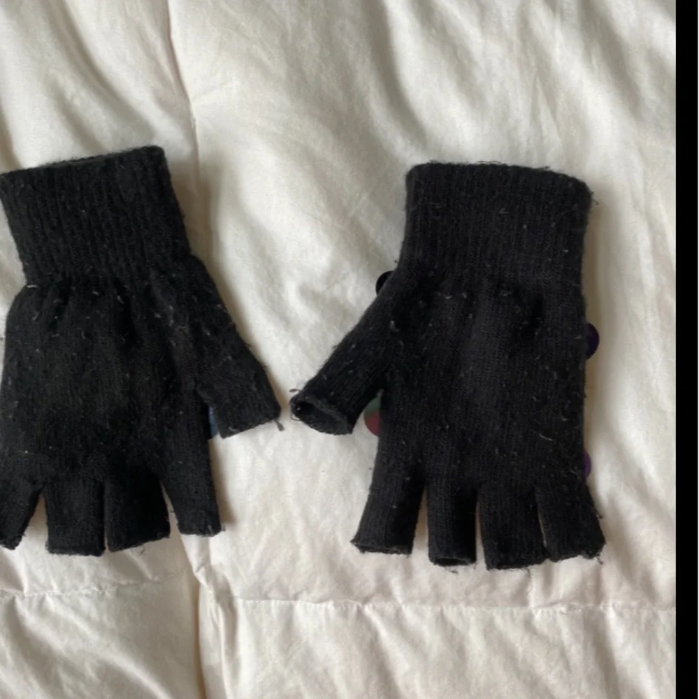Sequin Beanie and Gloves Set - Picture 7 of 9